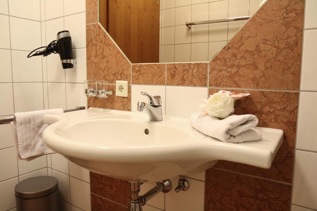Hotel Gasthof Neuner Imst Buitenkant foto